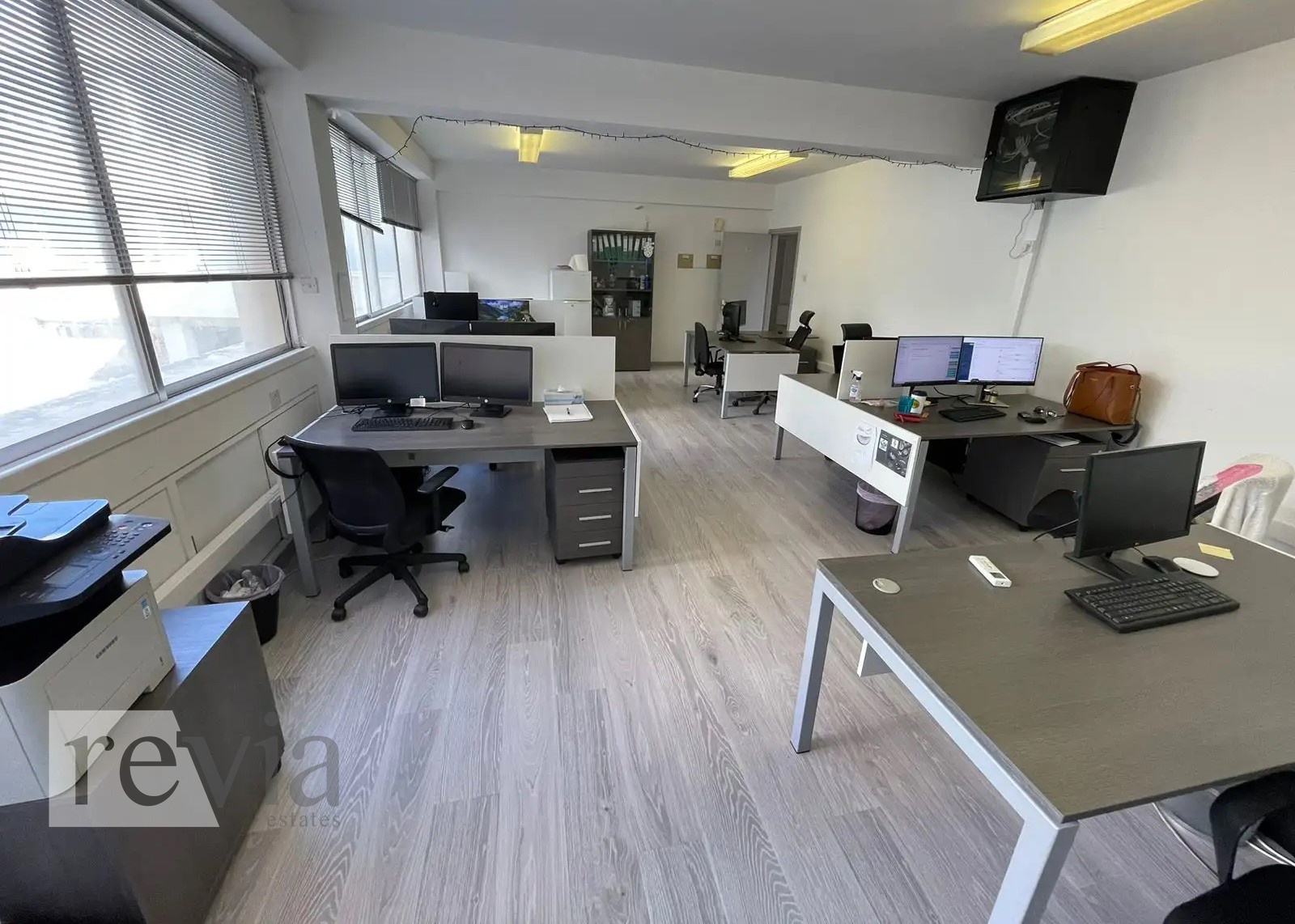 27d0b27a73d8492eb1a0362a2dcc4ab0