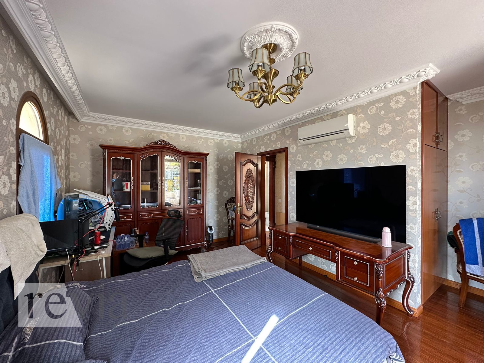 8b297245930d4dc5837a74c1ed625485