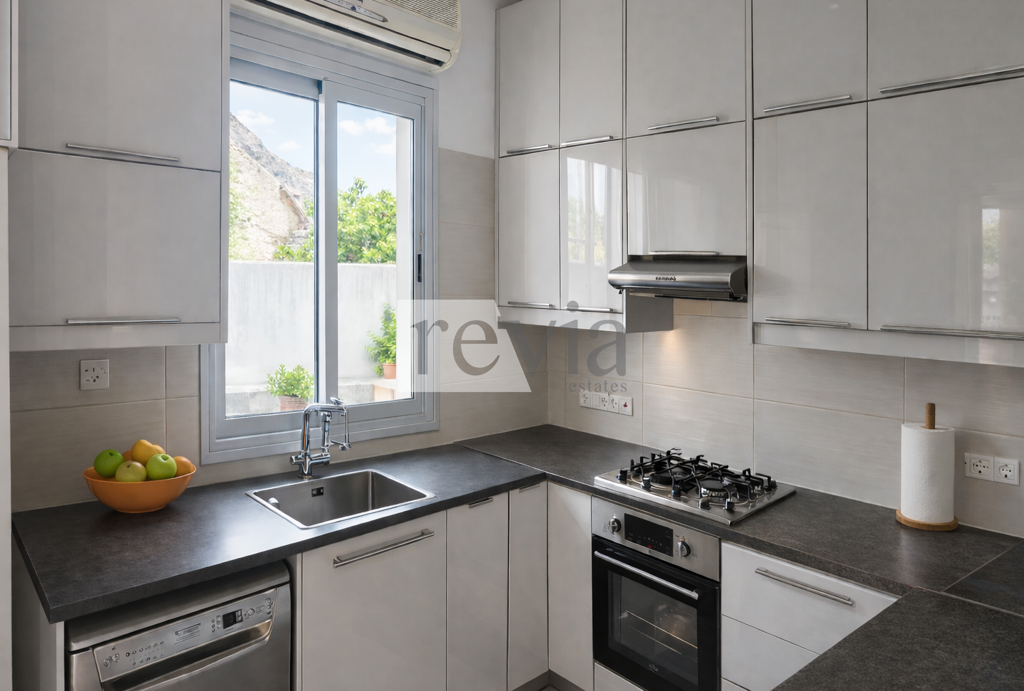 4bc825b2b32941a7b12ffc9766ab8896