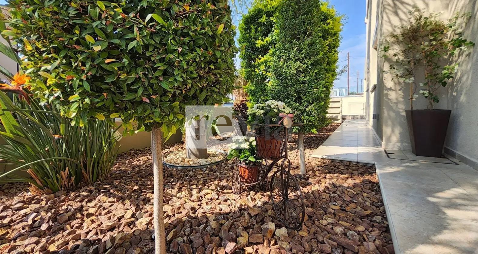 56ca6295c9cd4c579393e776eedba51e