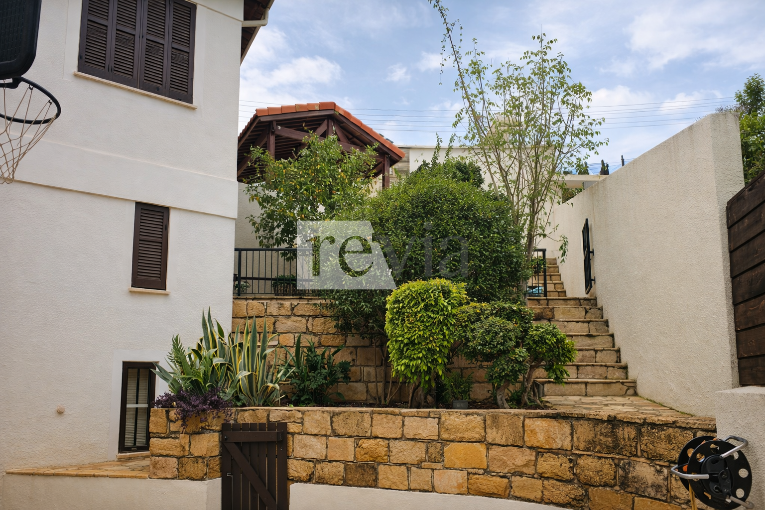 65b1f203b56b4022bb6c6e5e6f8e2b01