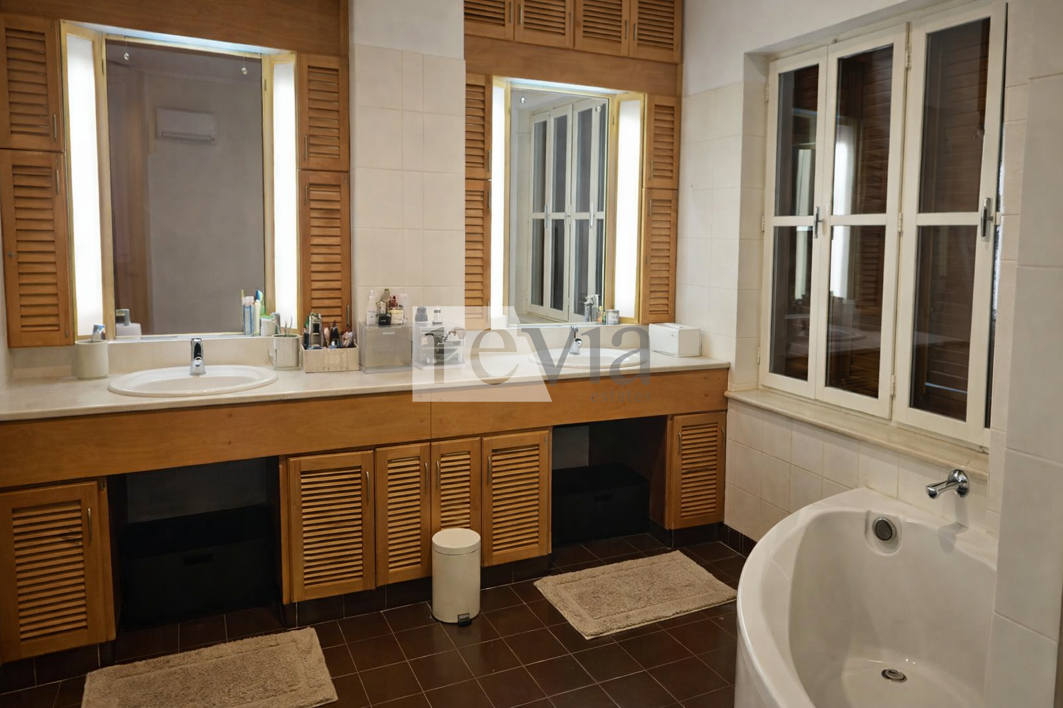 9c0281f2e70d4ed9aa5d8812aa3ffe52