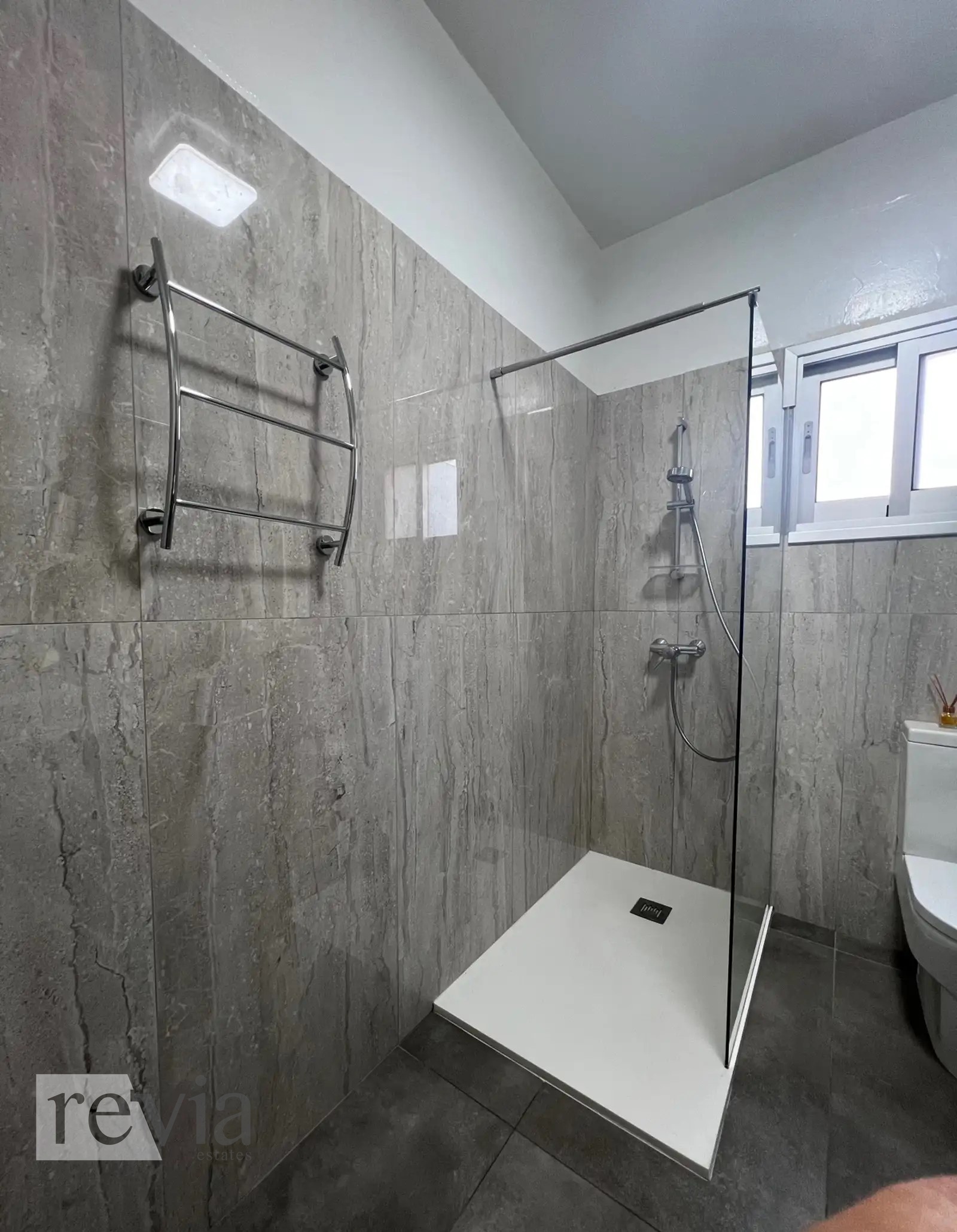 9c5443ca6f7e4b539873af1f83ac6c81