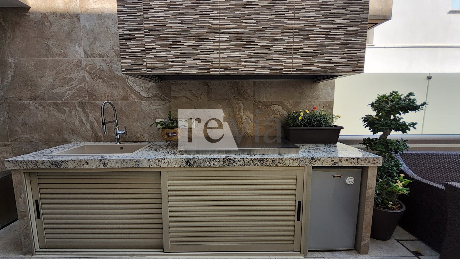 9efe7ee75ae1436c9ffa925eced19638