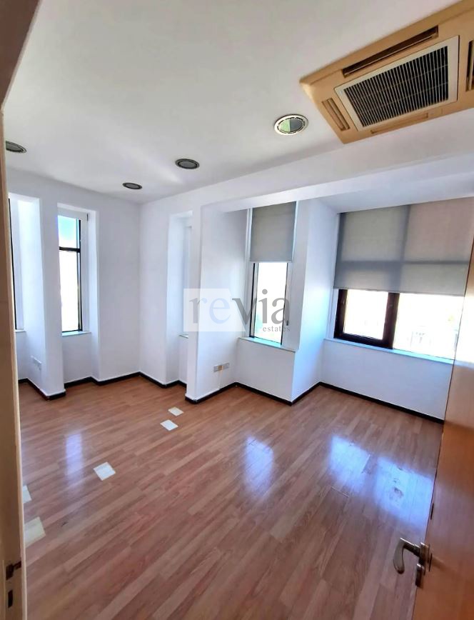 b514b12c49d044b39620424a18c43b28