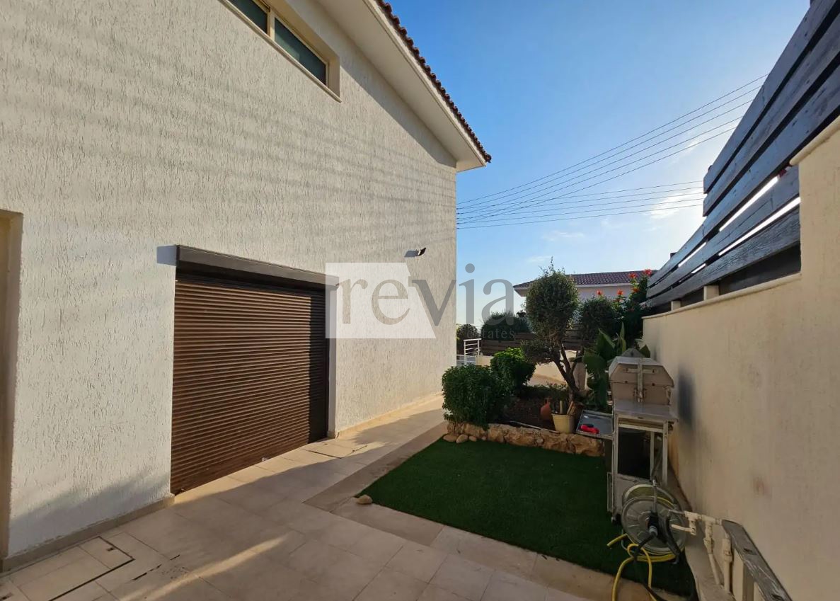 b94aa330e4f0439ca3ccb83f4b026b70