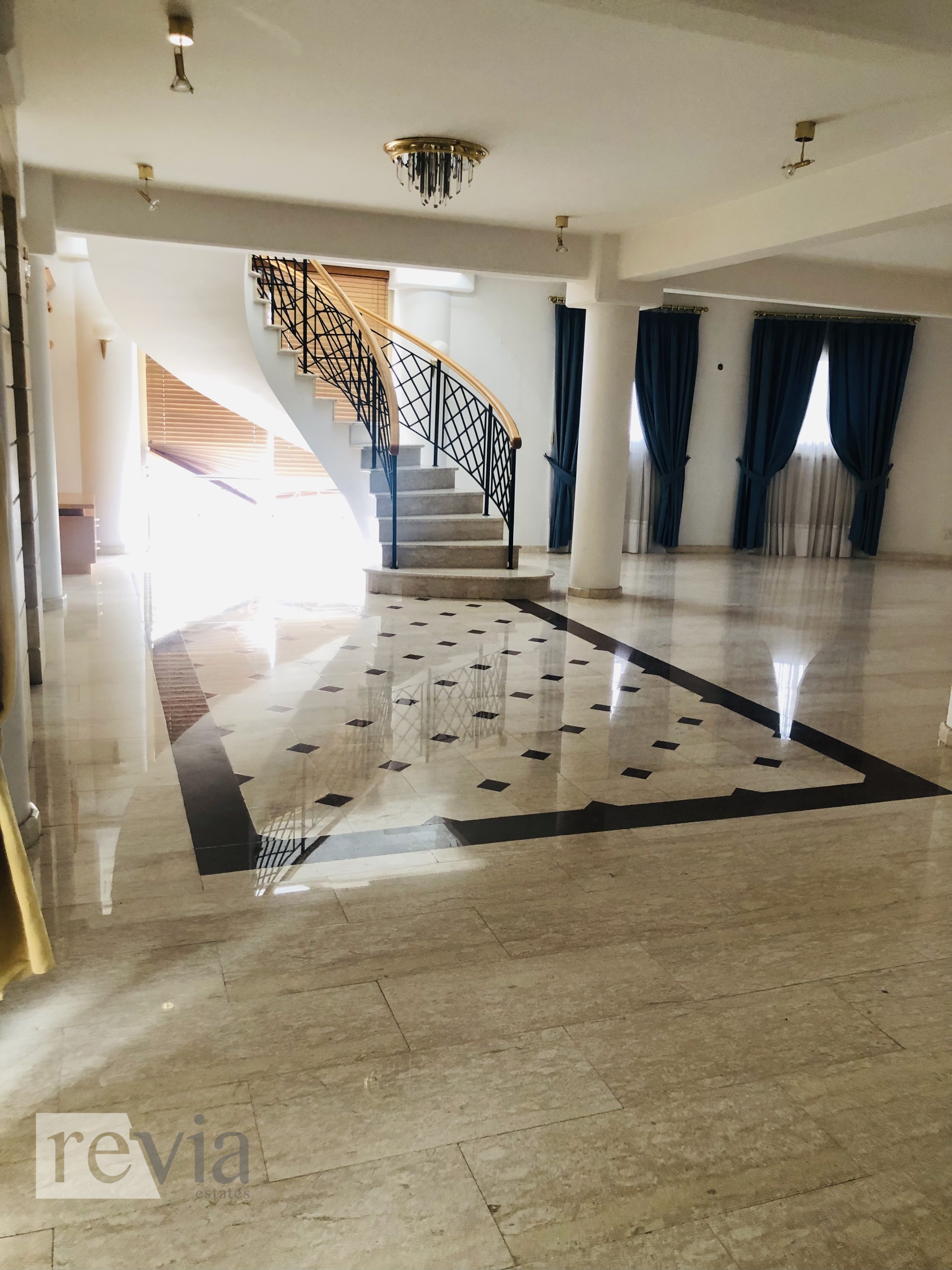 img_c07187ce-28be-48a6-9e0d-25d25f574c6e