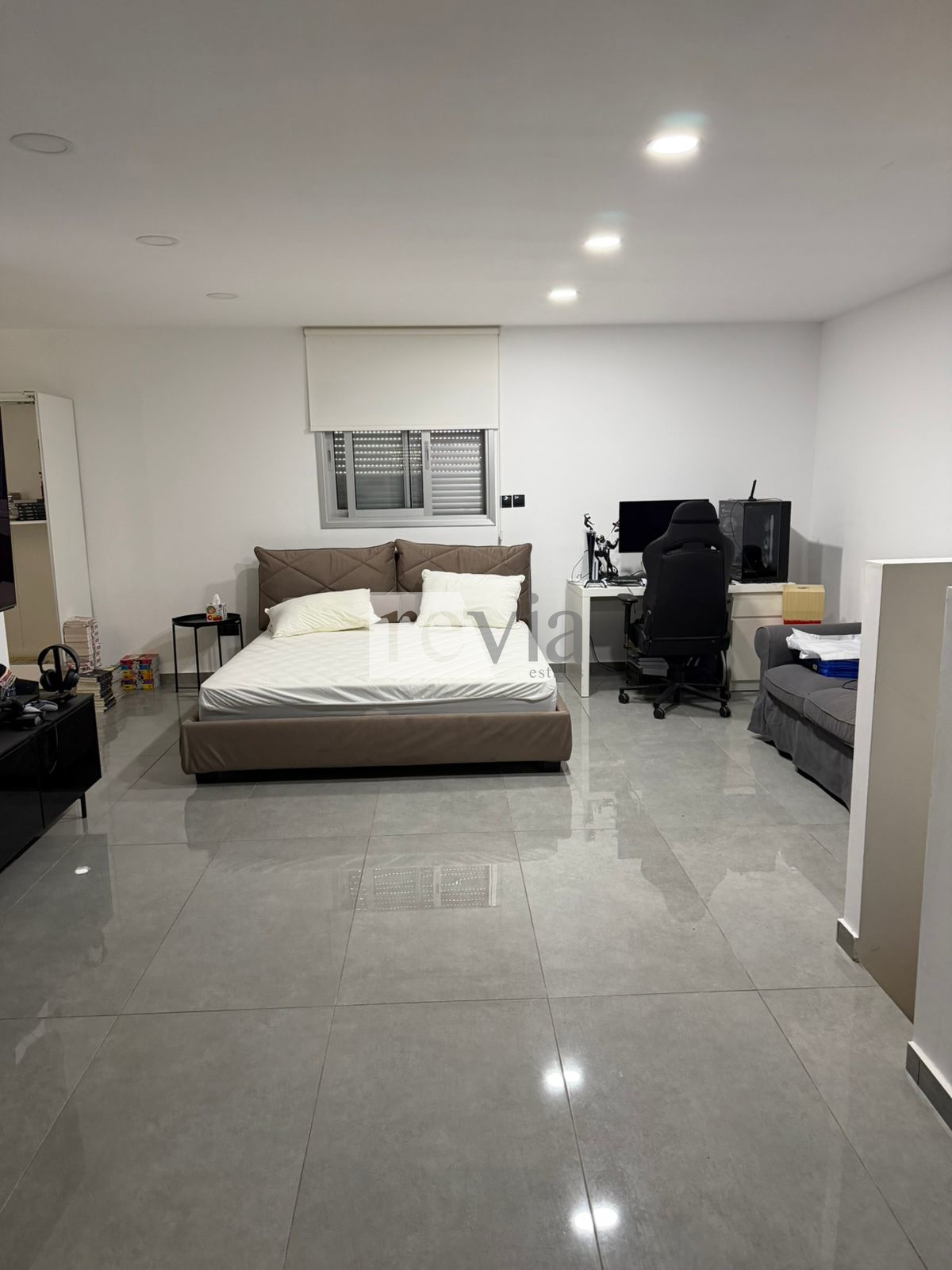 0afb084bc4a5462faf814336009215a8