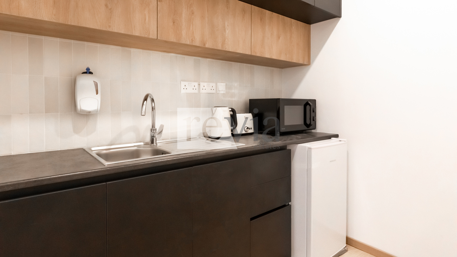 0d698de661f04608befe5323894a4b27