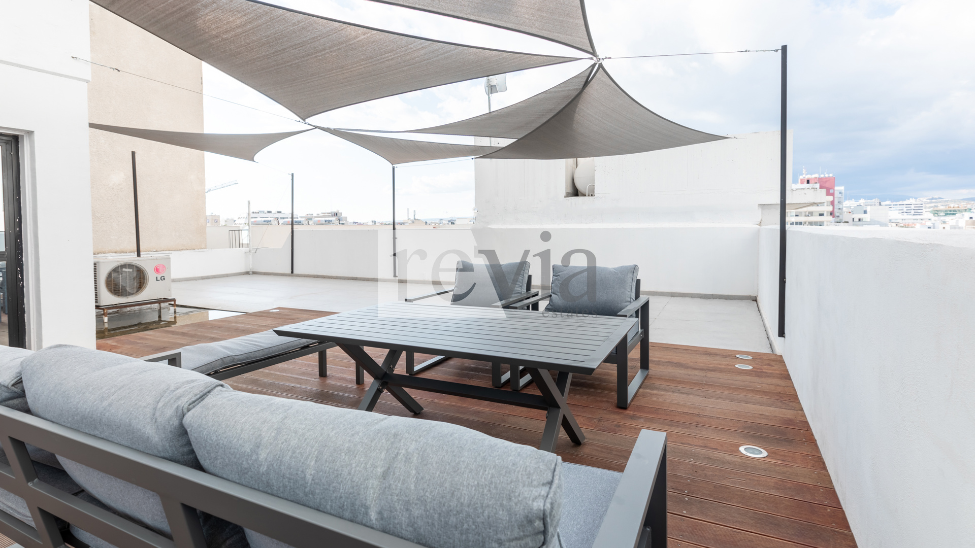 0fc1aa0632384c69bb1bb1381ac8653f