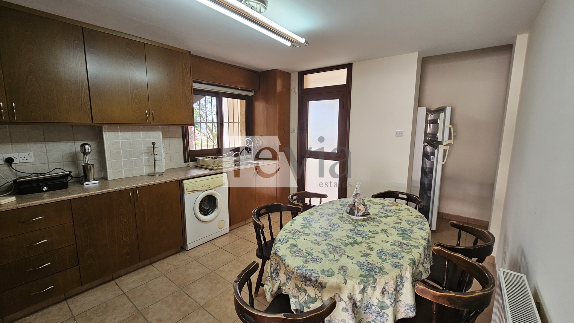 2051767 – Detached house For rent, Parekklisia, 300 sq.m., €3.100