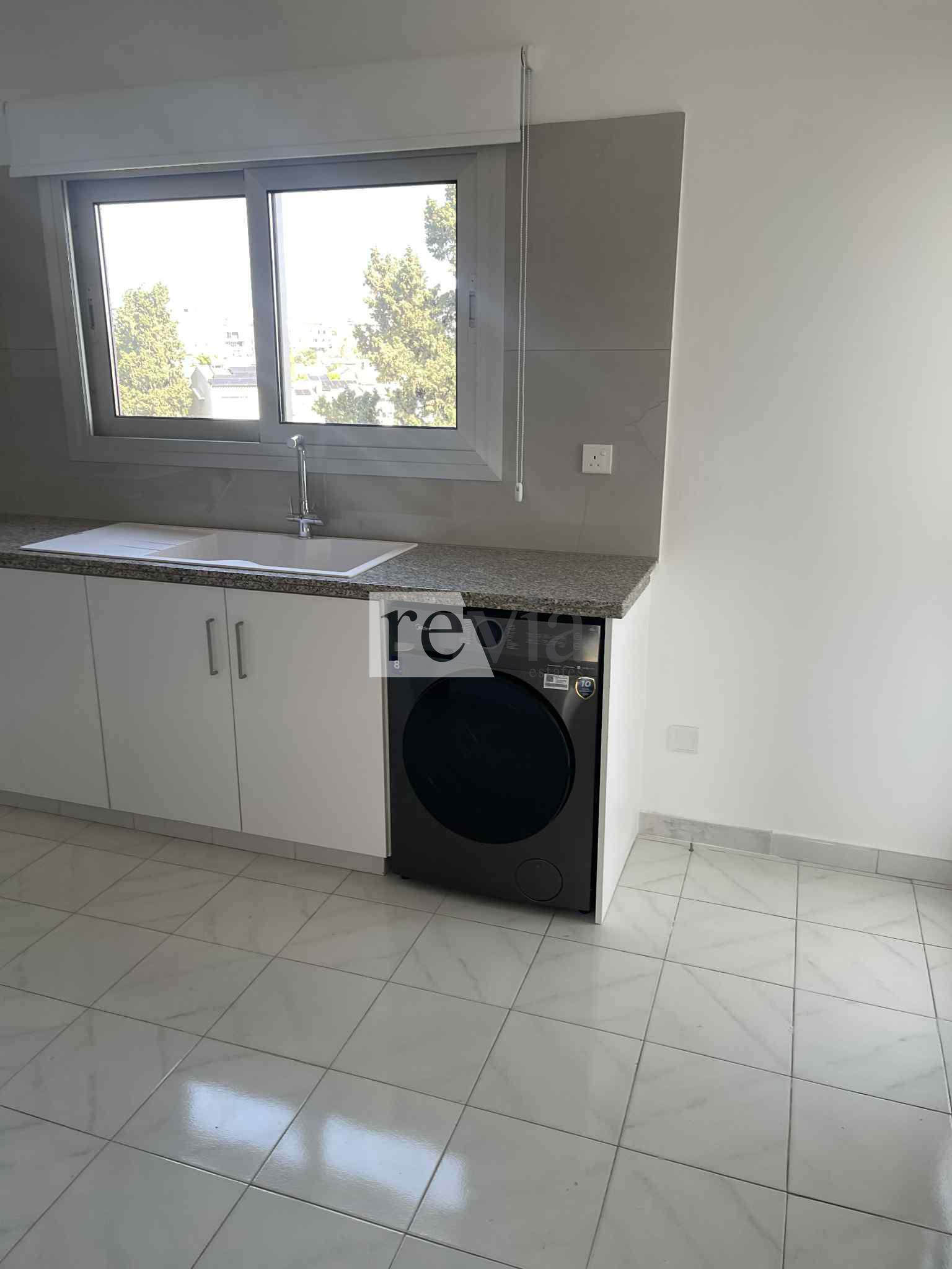 4d1845fdfbb2448eaa87256c98173975