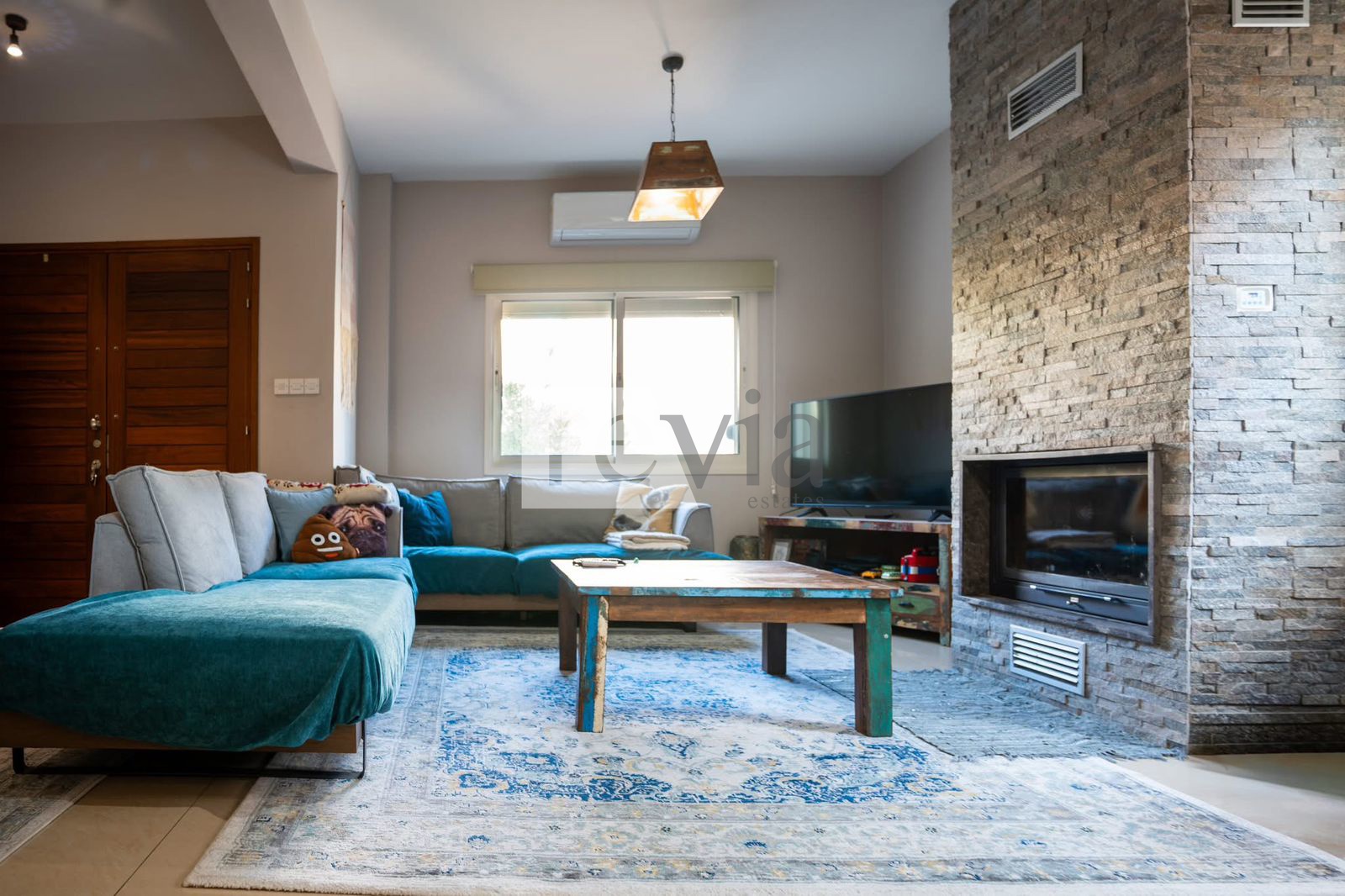 77b6cd4fea3843018f6c0aba3070deff