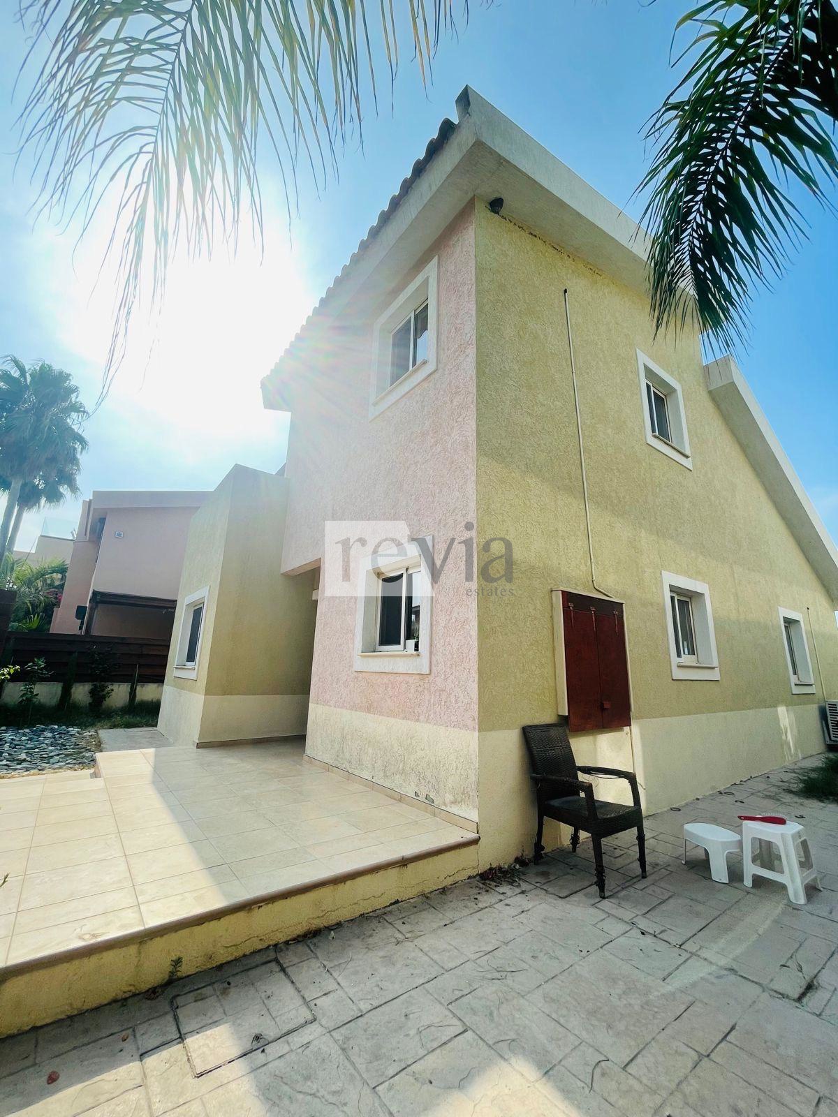 1861031 – Villa For rent, Pyrgos, 120 sq.m., €3.200