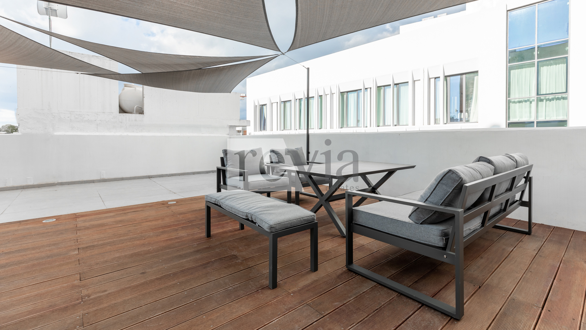 893ee21179244904a0c8d66030691059