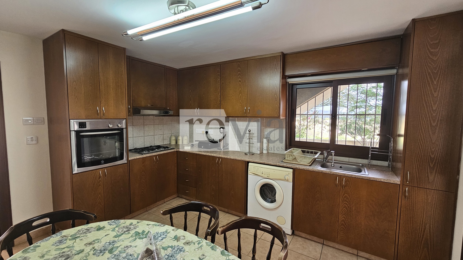 2051767 – Detached house For rent, Parekklisia, 300 sq.m., €3.100