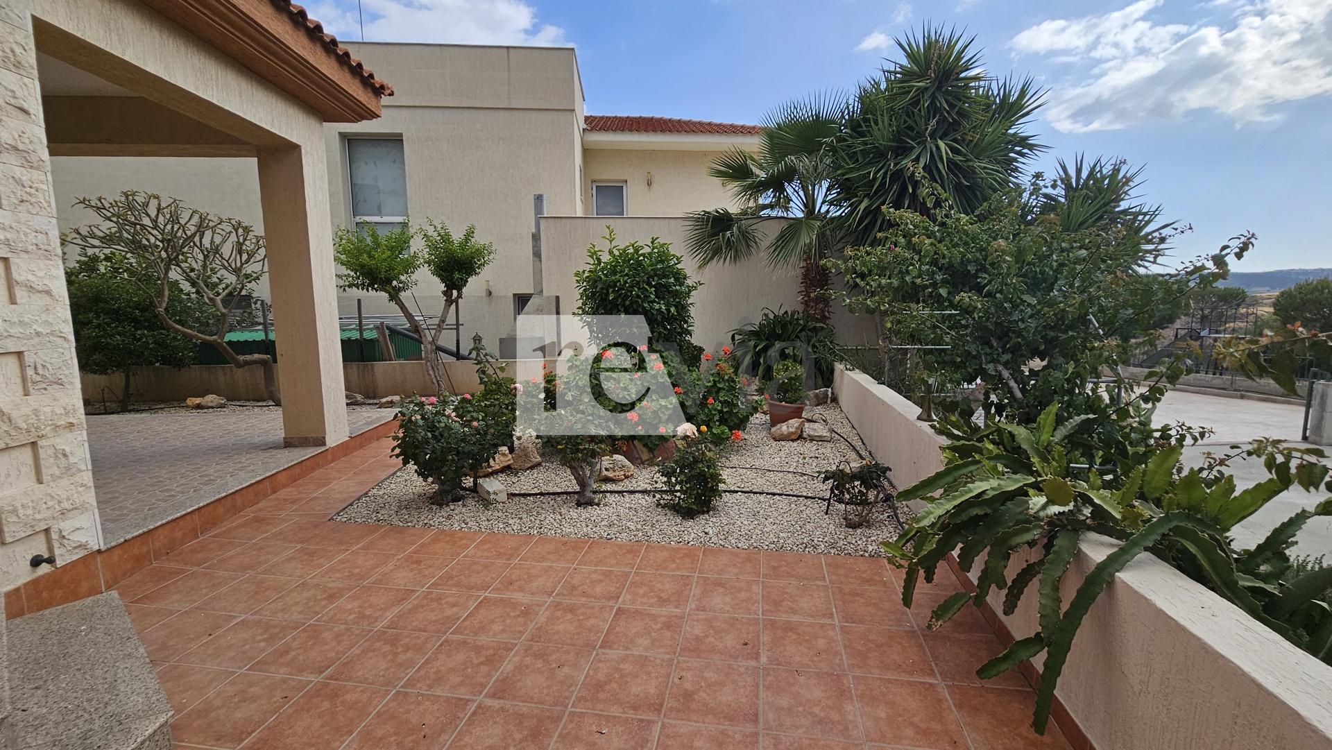 2051767 – Detached house For rent, Parekklisia, 300 sq.m., €3.100
