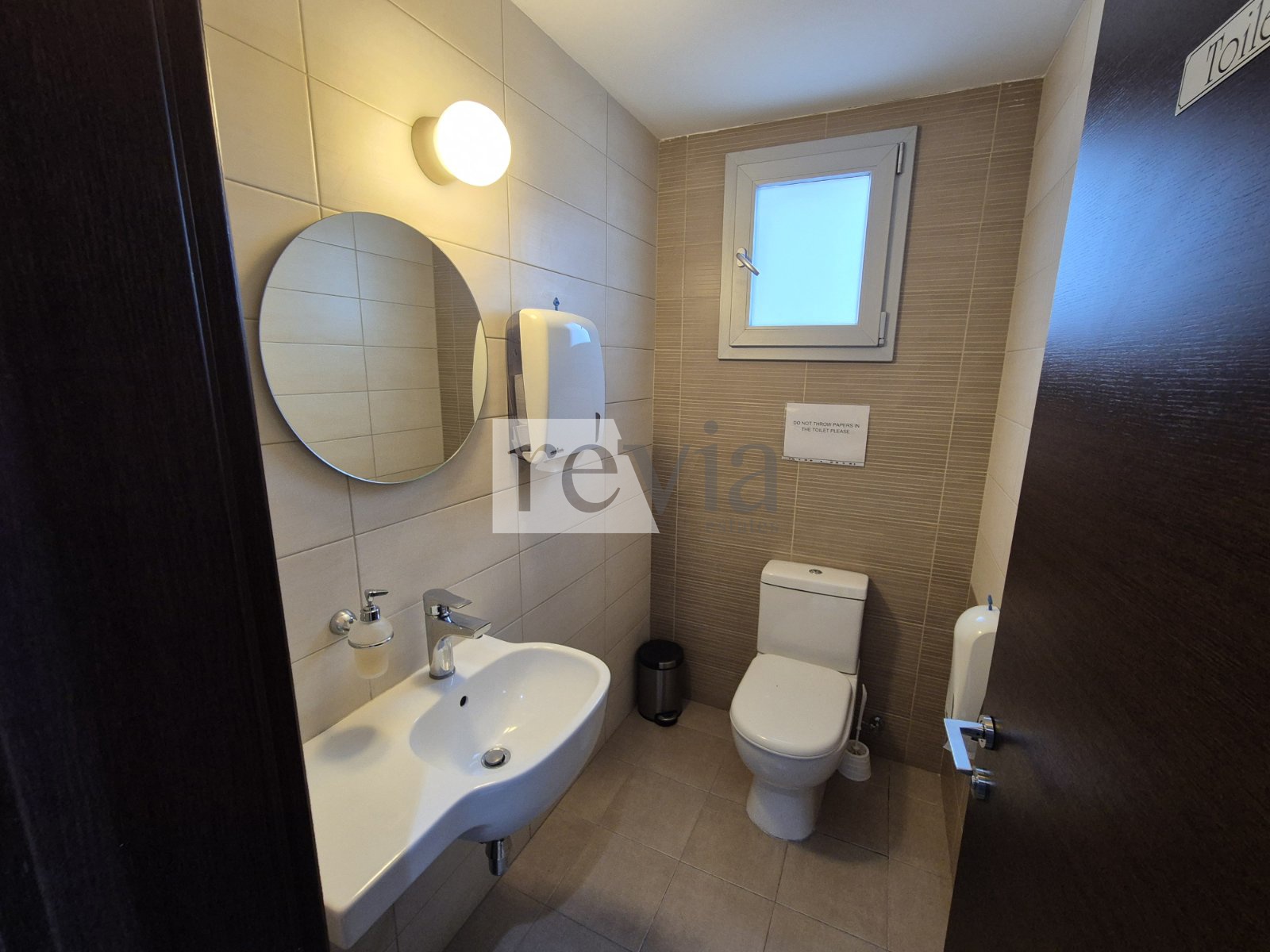 aea68d246c0441f1a5f51926b556b128