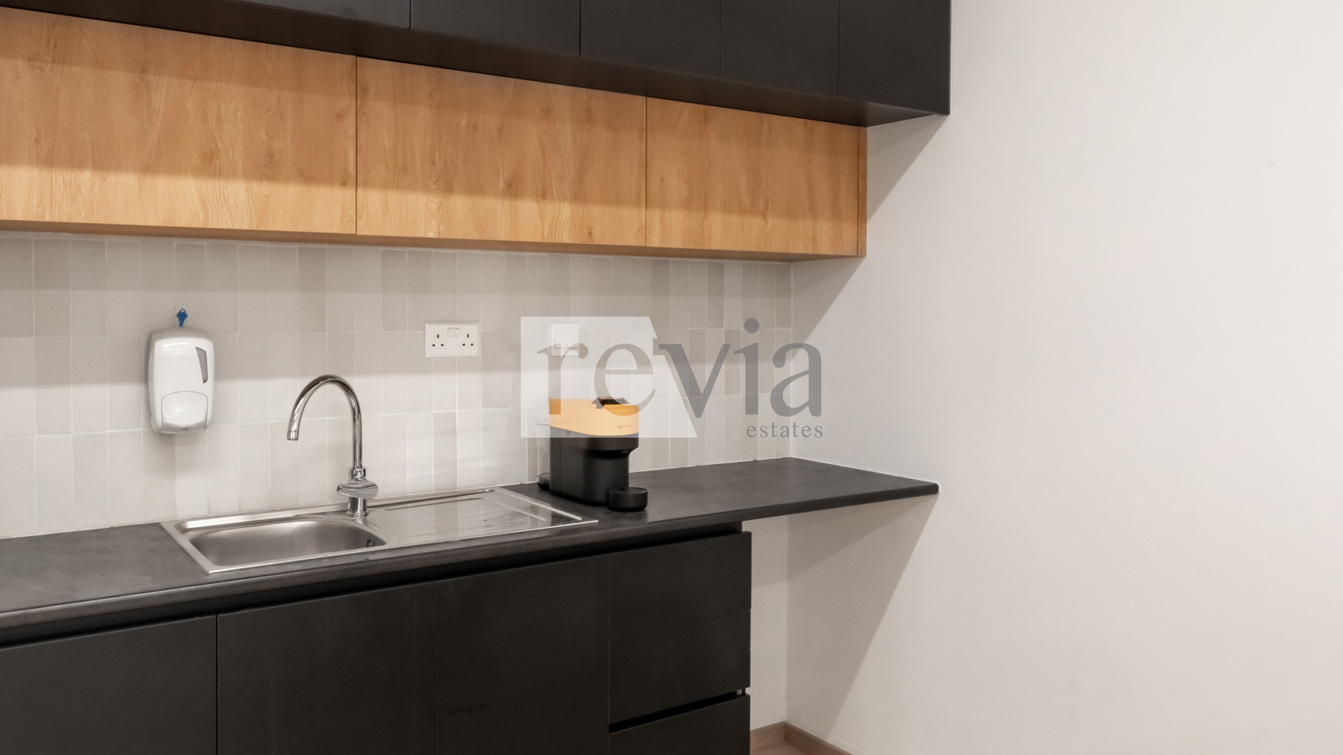 b526c6a579ac4d74a7f5e87334f7bf86