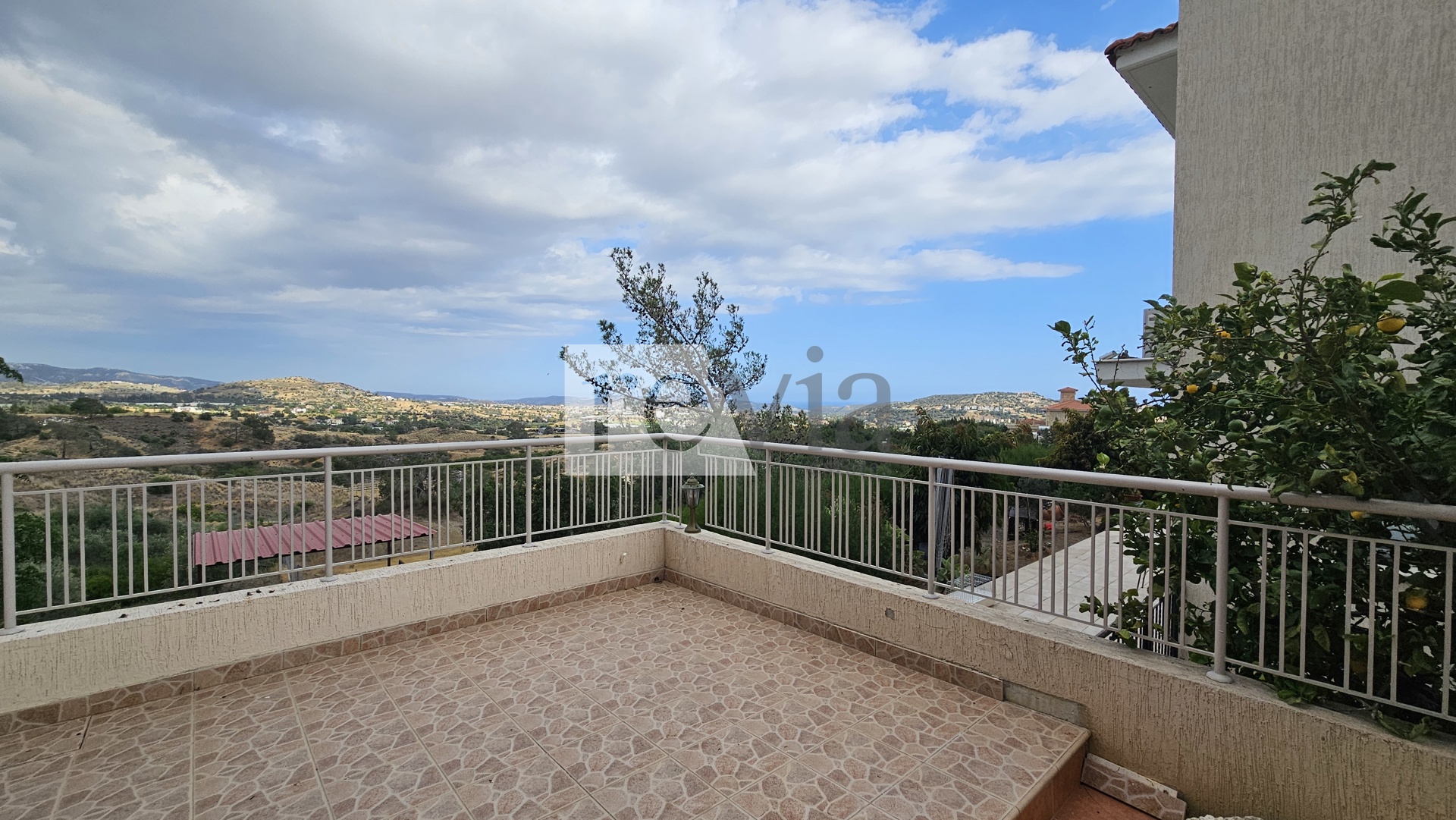 2051767 – Detached house For rent, Parekklisia, 300 sq.m., €3.100