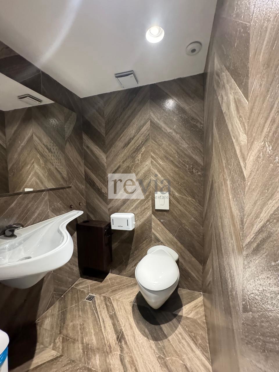 f108f09d00444d9192ae949b653130e9