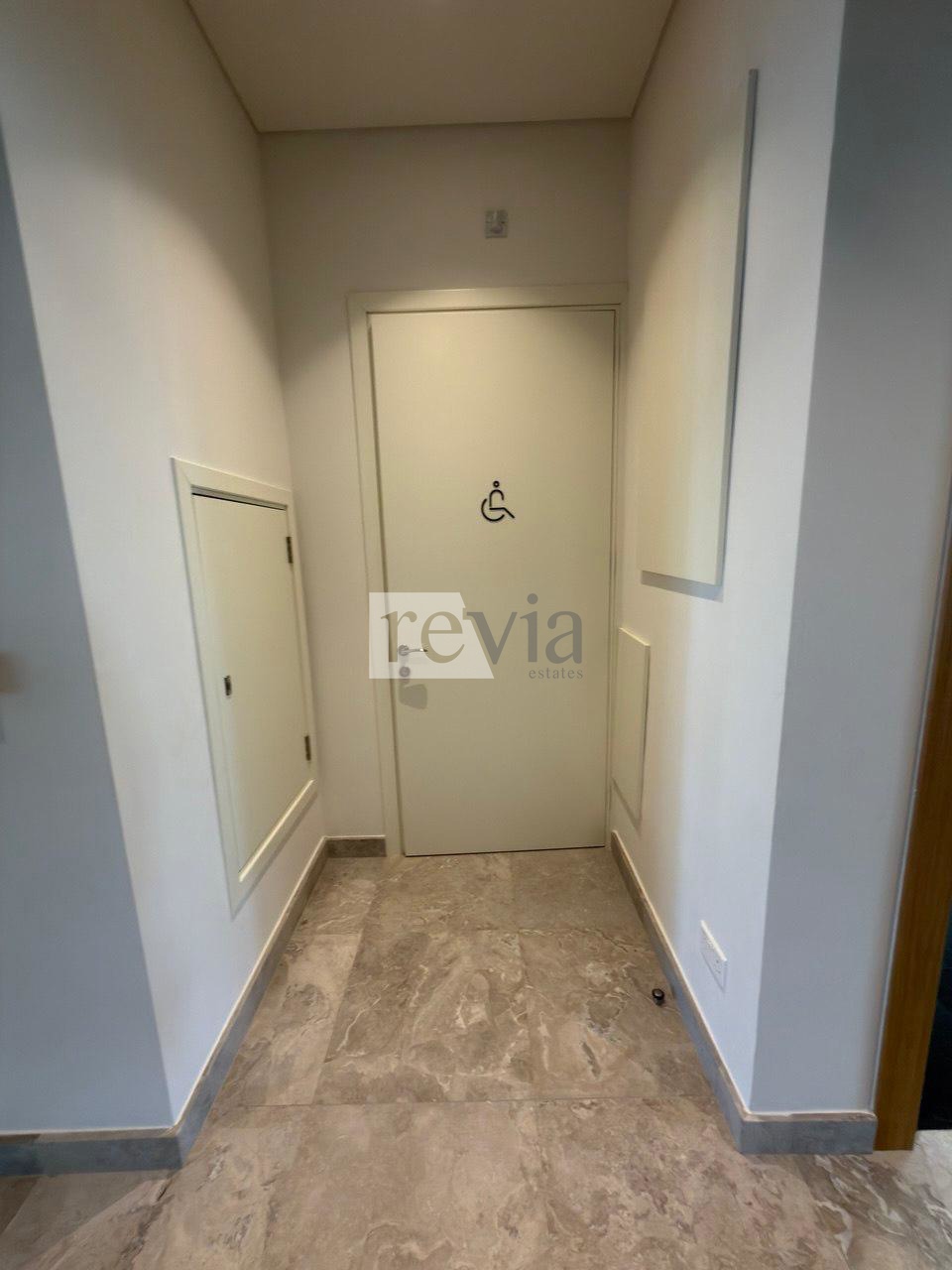 20859a7436104abd8ef1cd8f9d893143 2337028 – Office For rent, Limassol City, 100,55 sq.m., €5.900