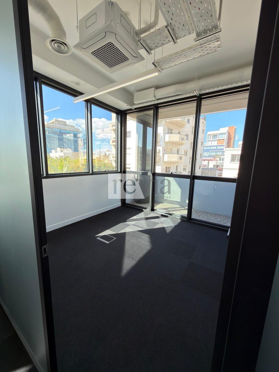 5a896eac5e274b9c93adaa96c867313b 2337028 – Office For rent, Limassol City, 100,55 sq.m., €5.900