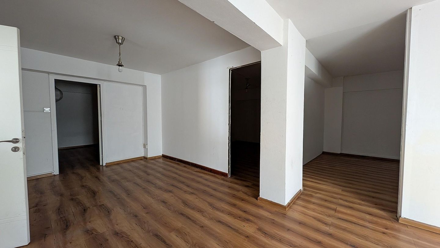 Shop with mezzanine in Agios Antonios, Nicosia – id S878