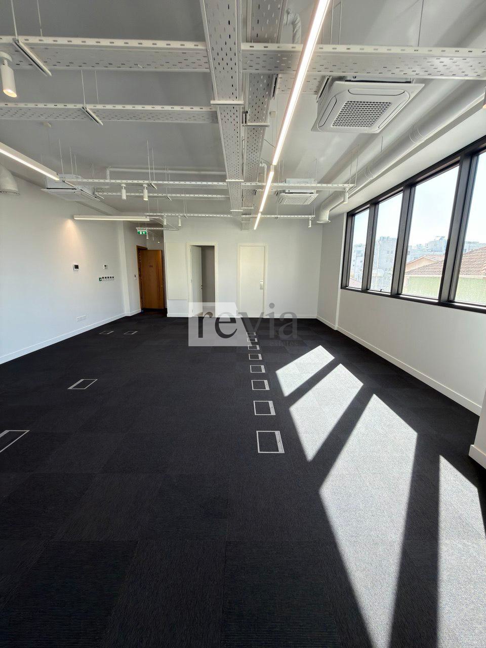 7206aef47dd04a85914bfdfd6593978f 2337028 – Office For rent, Limassol City, 100,55 sq.m., €5.900