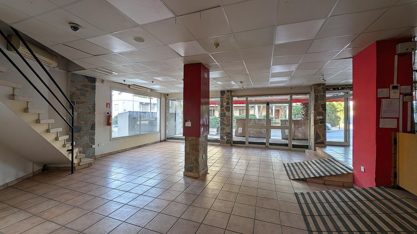 Shop with mezzanine in Agios Antonios, Nicosia – id S878