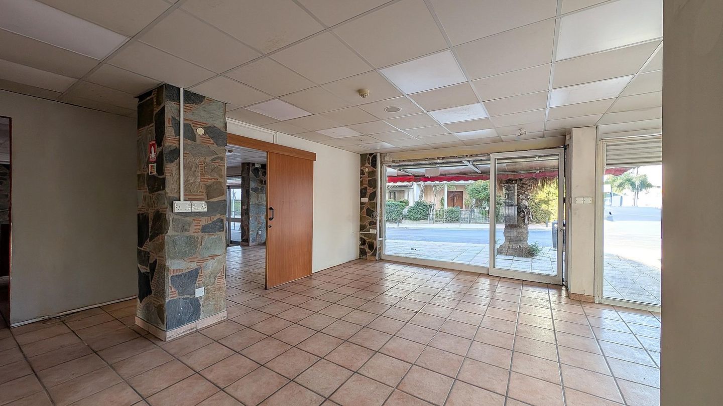 Shop with mezzanine in Agios Antonios, Nicosia – id S878