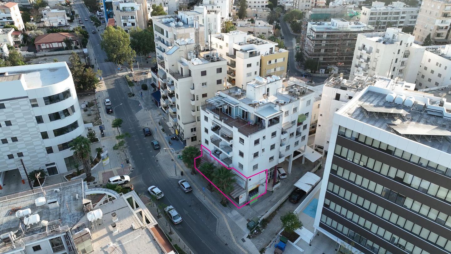 Shop with mezzanine in Agios Antonios, Nicosia – id S878