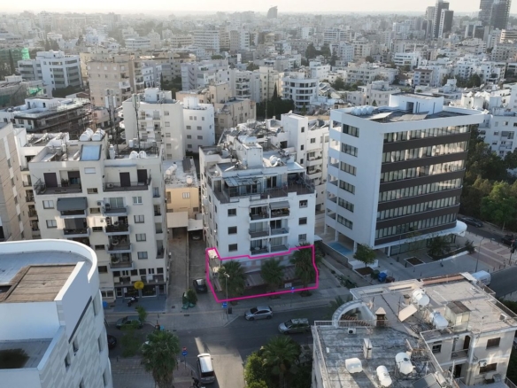 Shop with mezzanine in Agios Antonios, Nicosia – id S878