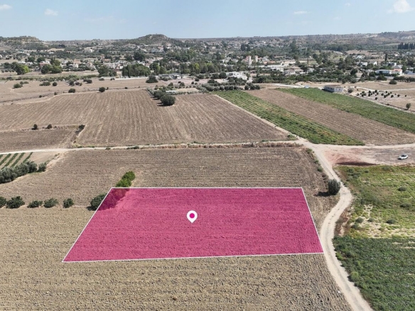 Residential field in Episkopeio , Nicosia – id S42310