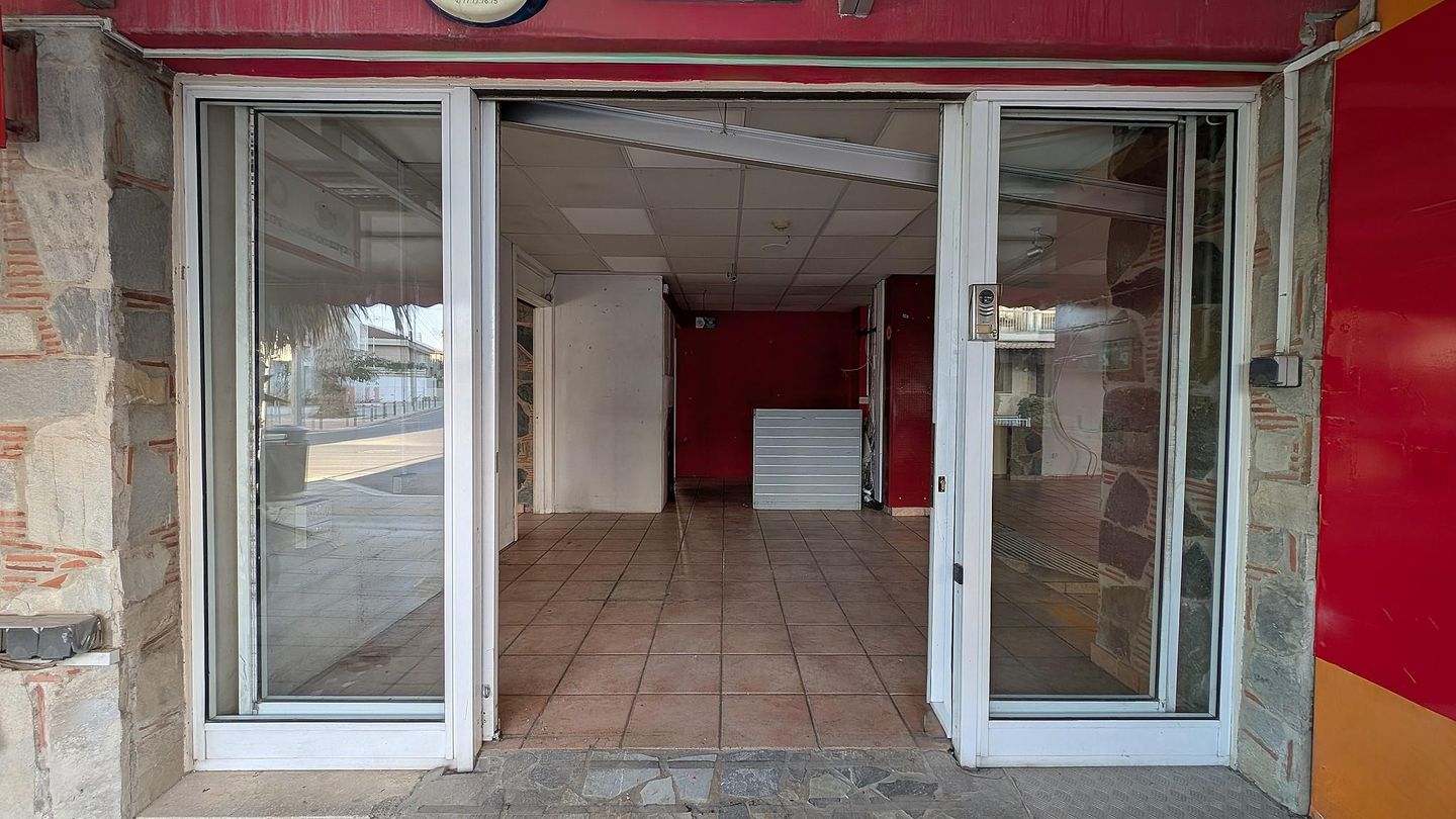 Shop with mezzanine in Agios Antonios, Nicosia – id S878