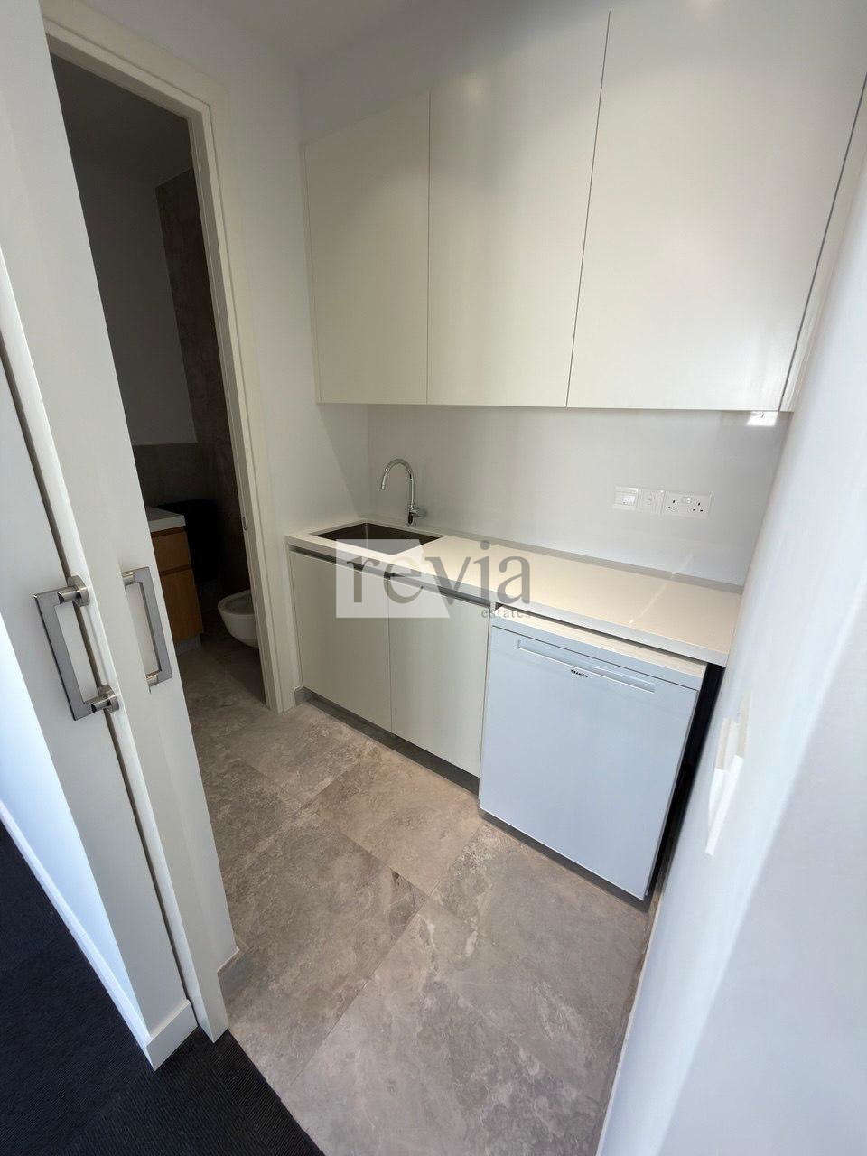 fa74db2611154f5eb088852c0c26474a 2337028 – Office For rent, Limassol City, 100,55 sq.m., €5.900