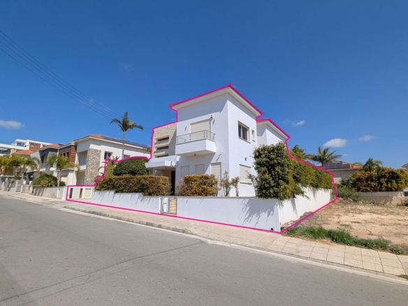Elegant 4-Bedroom Home with Basement andamp; Pool in Agios Athanasios, Limassol – id S4423