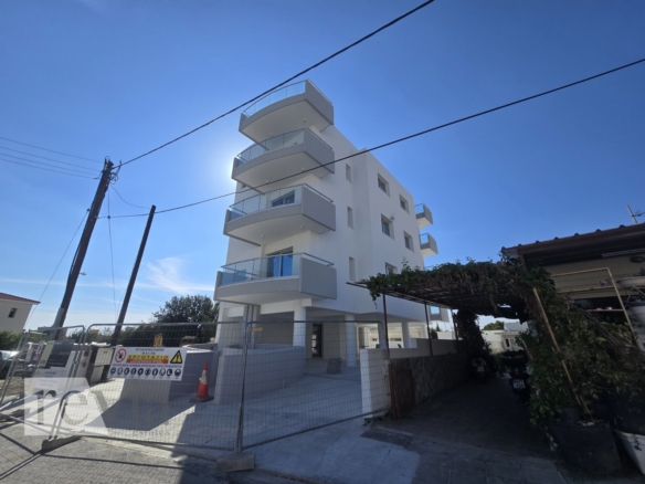 1376826 – Residential Building For rent, Kato Polemidia, 507 sq.m., €9.900