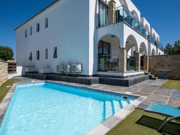 2-bedroom apartment with swimming pool in Latchi, Paphos – id R9356