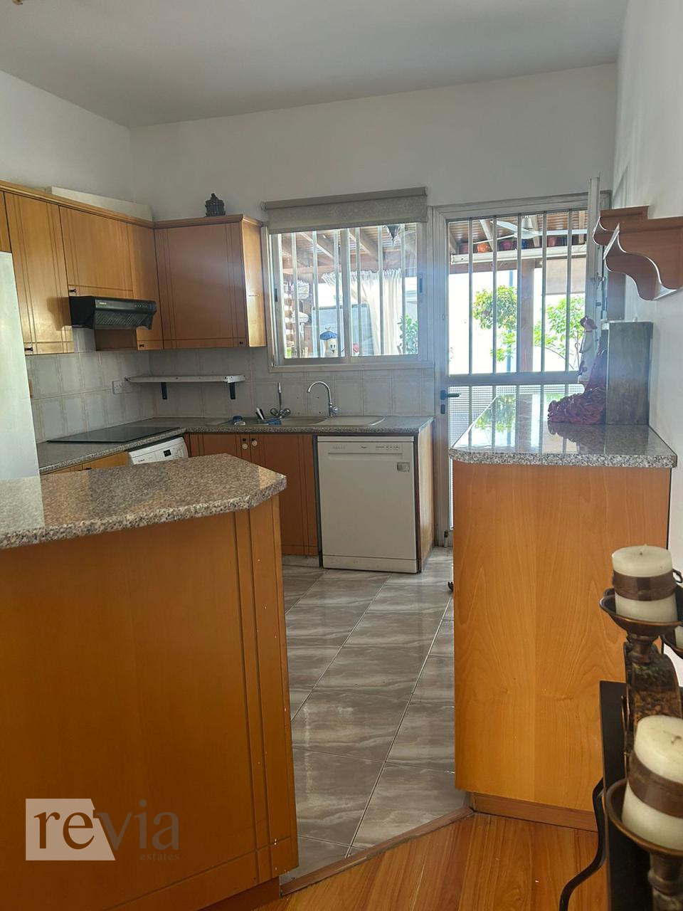 1126032 – Detached house For rent, Germasogeia, 180 sq.m., €2.500