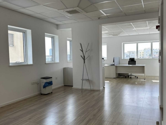 700086 – Office For rent, Mesa Geitonia, 68 sq.m., €2.500