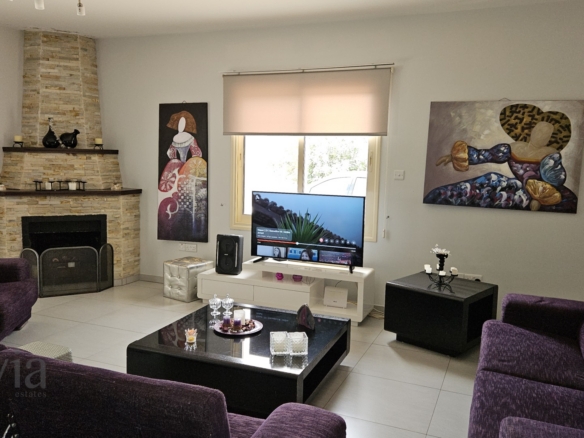 568518 – Bungalow For rent, Paramytha, 150 sq.m., €2.500