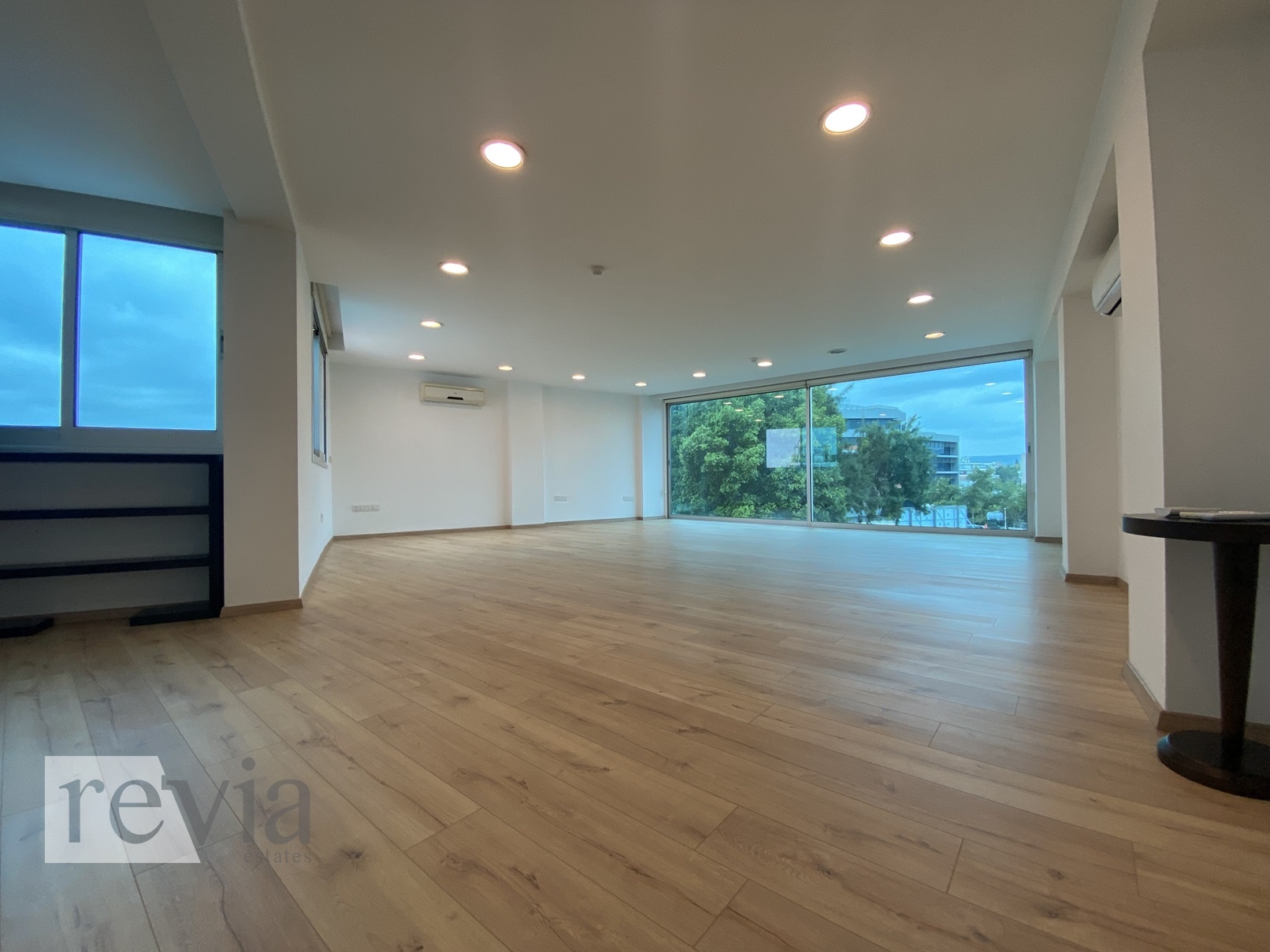 1042292 – Commercial Office Building For rent, Limassol City, 700 sq.m., €12.000