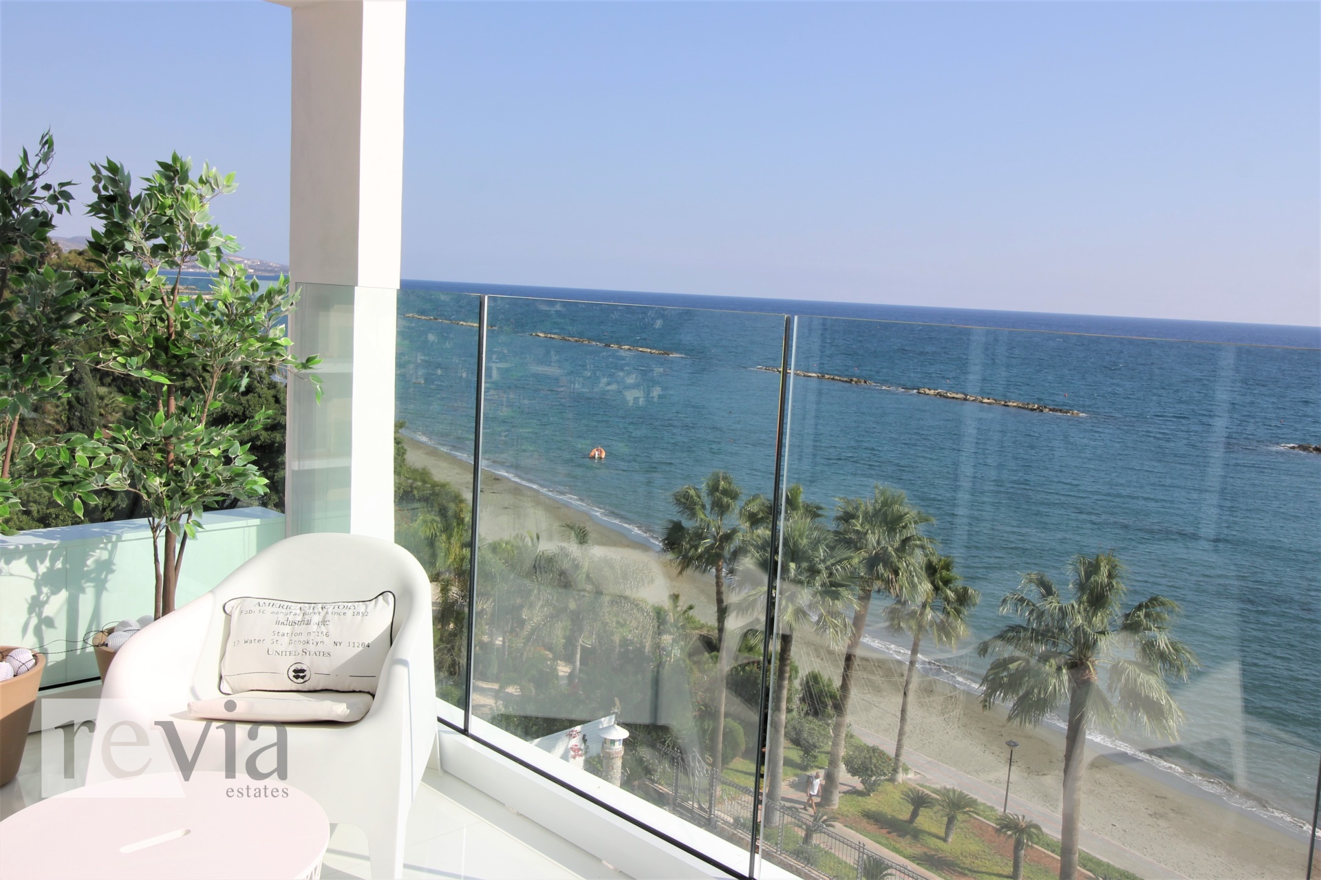 944621 – Apartment For rent, Agios Tychonas, 100 sq.m., €3.900