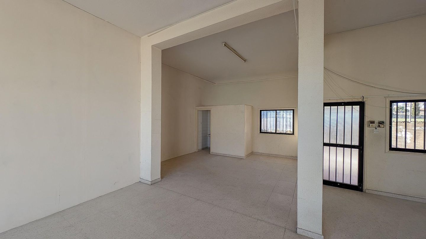 Building with two shops located in  Anafotida, Larnaca – id S1896
