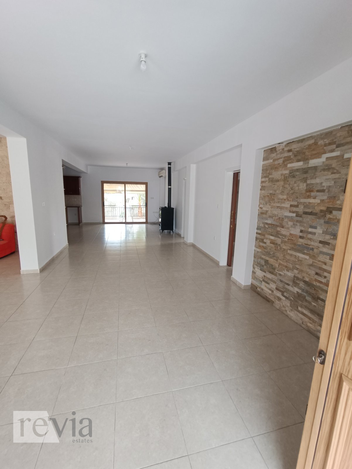1376805 – Detached house For rent, Parekklisia, 200 sq.m., €2.500