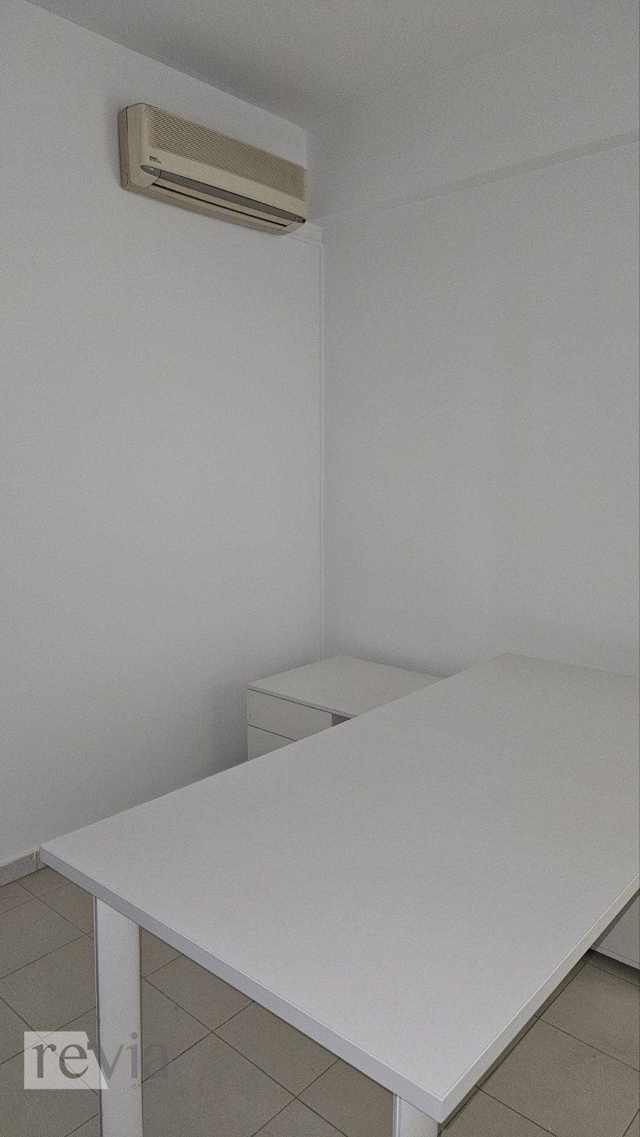 1271668 – Office For rent, Limassol City, 14 sq.m., €580