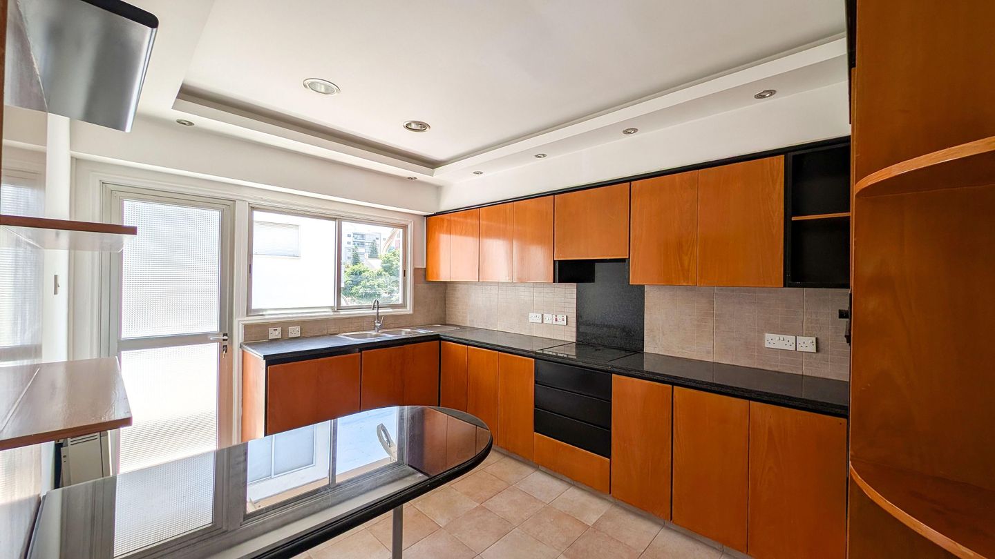 Three Bedroom Apartment in Agioi Omologites, Nicosia – id S31085