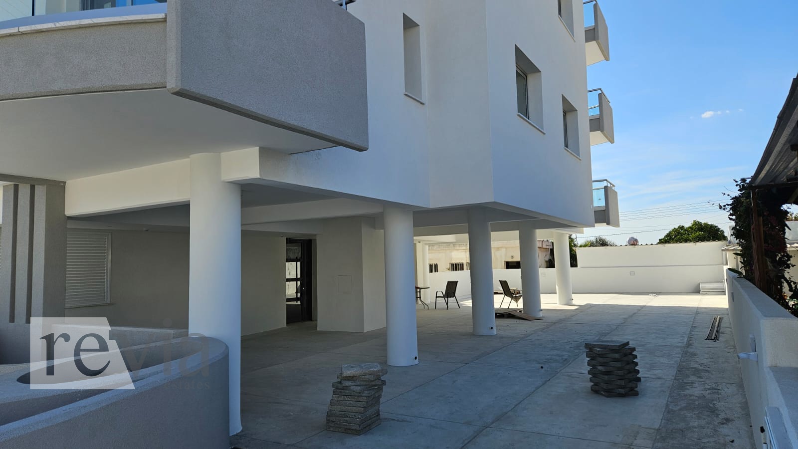 1376826 – Residential Building For rent, Kato Polemidia, 507 sq.m., €9.900
