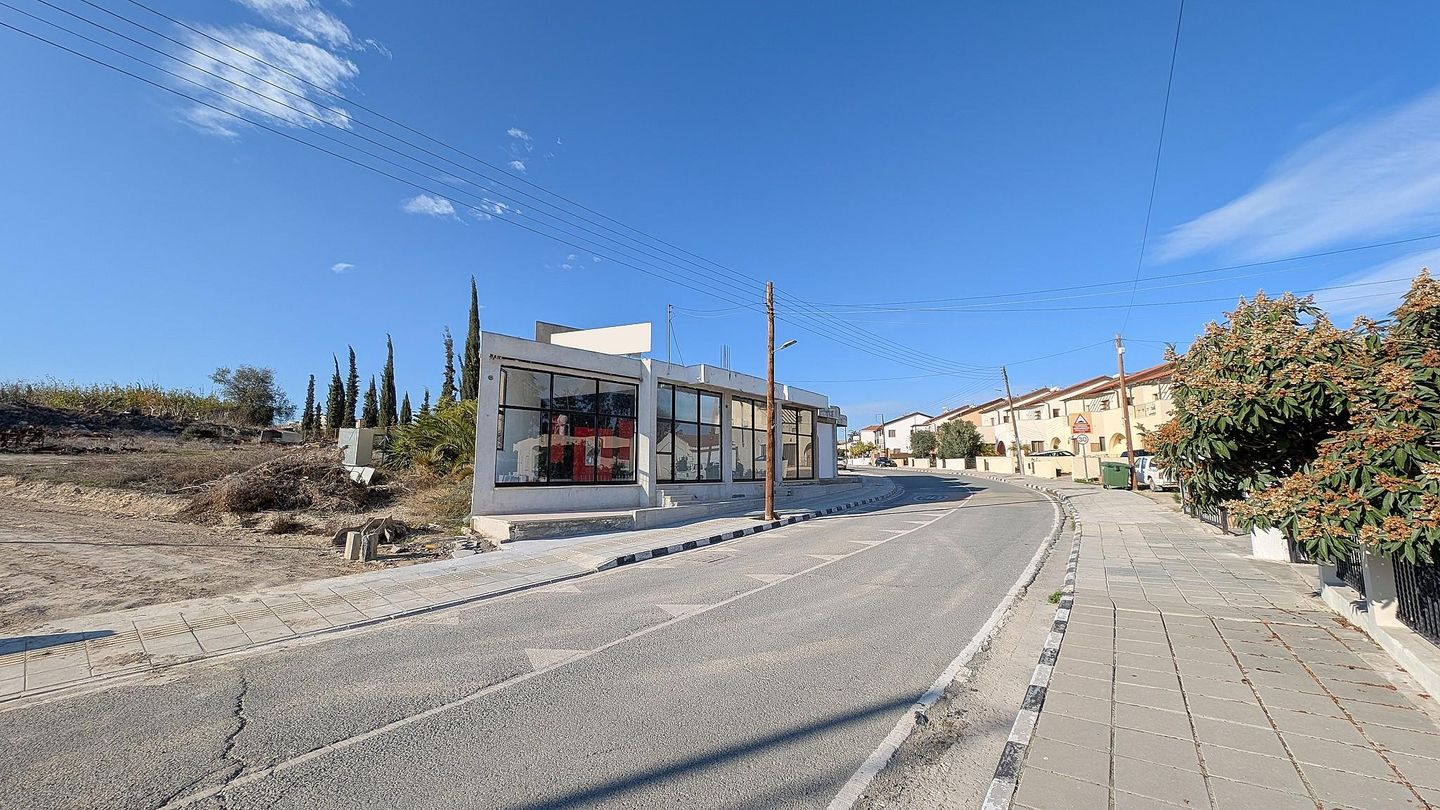 Building with two shops located in  Anafotida, Larnaca – id S1896